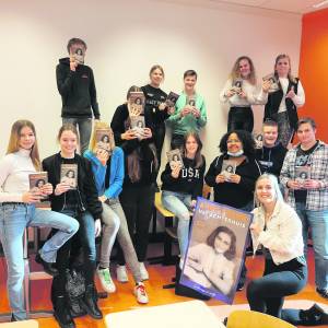 CSG Ulbe van Houten geeft Het Achterhuis van Anne Frank cadeau