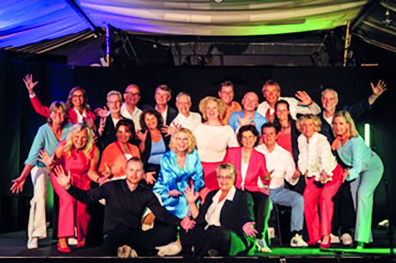 Vocal group Sjonge Jonge in d’Alde Wite in Dronryp