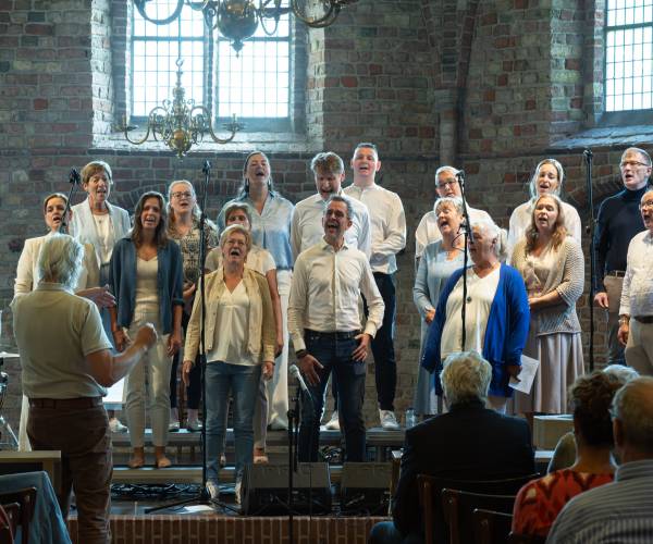 Gospelgroep Promise bij tentdienst Menaam op 29 juni