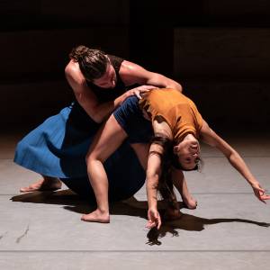 Unieke kans om internationaal dansgezelschap te zien in Theaterkerk Nes