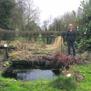 Stichting BiodiverStiens duikt de tuin in bij Marianne