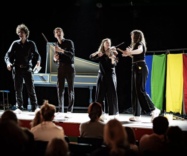 Muziektheater "KLEUR!" voor basisschoolkinderen in Theaterkerk Nes