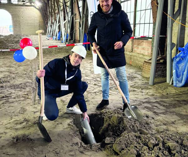 Feestelijke handeling op bouwplaats De Remise =