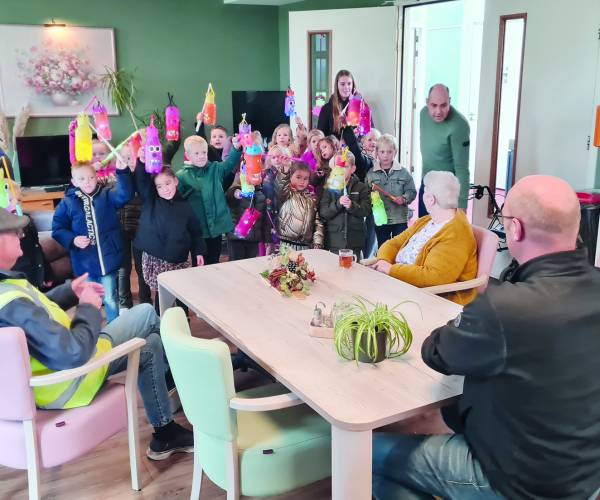 Twillingkinderen verrassen bewoners van Hayemastate