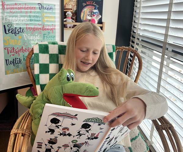 11-jarige Brecht opent mini-boekwinkel: Brecht’s Boekehúske