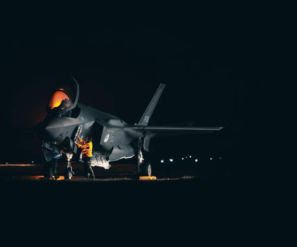 Air Combat Command vliegt in de avonduren