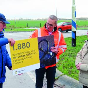 Petitie tegen ‘dodenweg’ N357 aangeboden in Feinsum