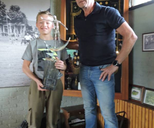 Mebius Hettinga ontvangt Marten van der Leest-prijs