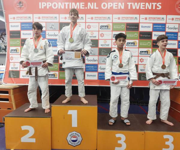 Ferron Poelstra judoot naar brons in Enschede