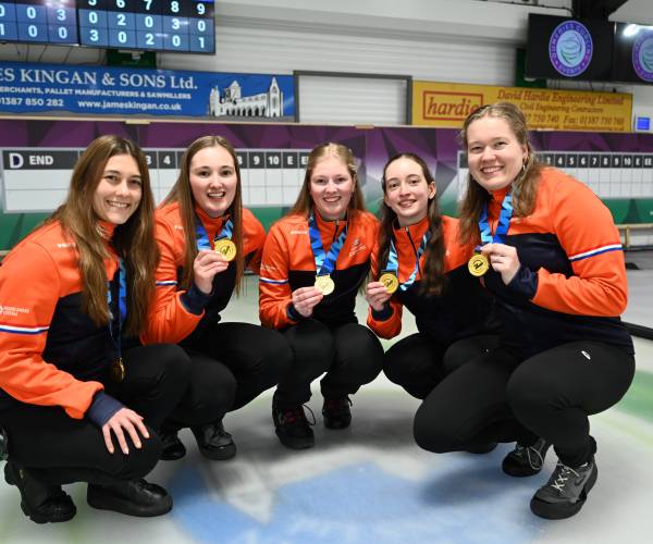 TeamNL Curling Dames promoveert naar B-groep door EK-titel in C-divisie