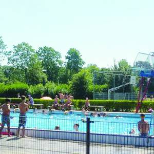 Hoera! Openluchtzwembad 'De Sawn Stjerren' in Hallum mag weer open zonder beperkingen