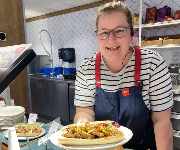 HEMA Stiens: Gezelligheid, rookworst en klantcontact