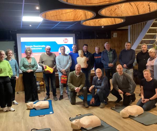 Cursus reanimatie+AED leden KC de Boer en koninklijke IJsclub Stiens