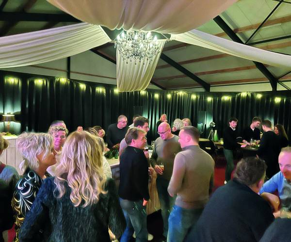 OVL-eindejaarsborrel brengt ondernemers samen