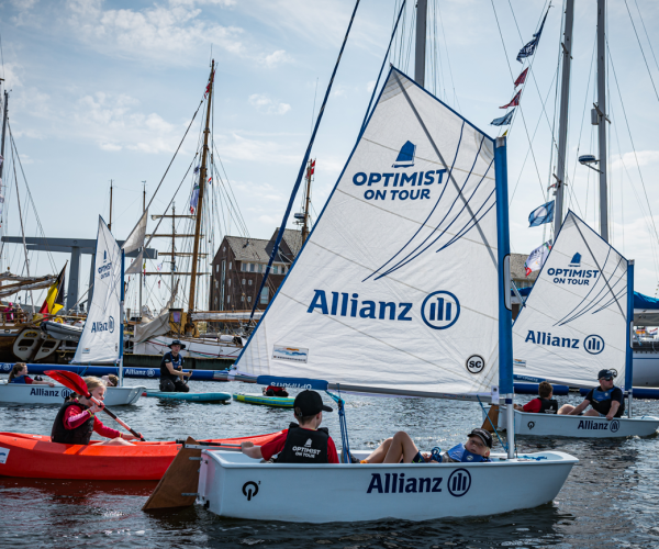 Optimist on Tour meert aan bij de Groote wielen in Leeuwarden