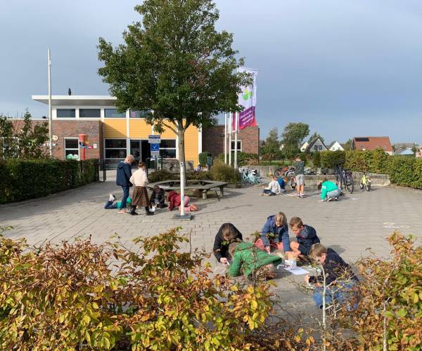 OBS Op ’e Trije opent Kinderboekenweek en viert Dierendag
