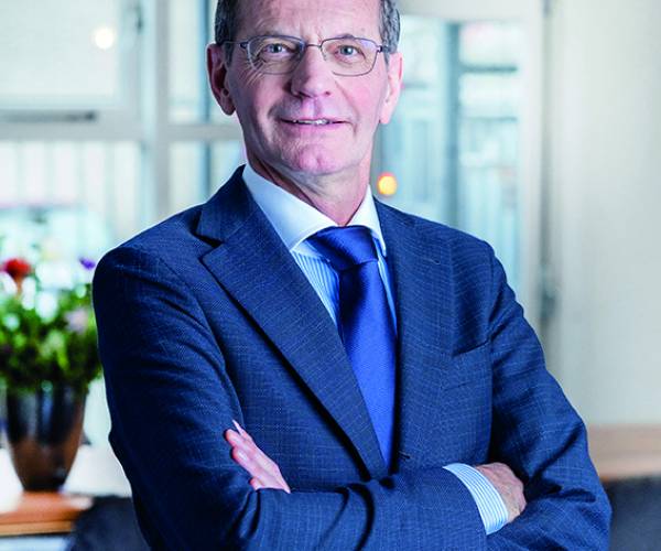 Notaris Siebe Swart na precies 50 jaar met pensioen