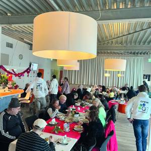 Firda-studenten organiseren gratis kerstlunch voor bewoners Heechterp-Schieringen