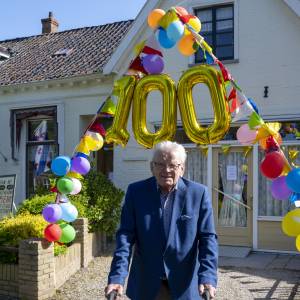 Felisitaasjes foar 100-jierrige Rienk Bakker