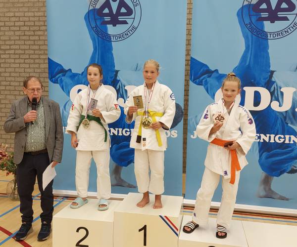 Fenne Bosman wint Open Drentse Judo Kampioenschappen