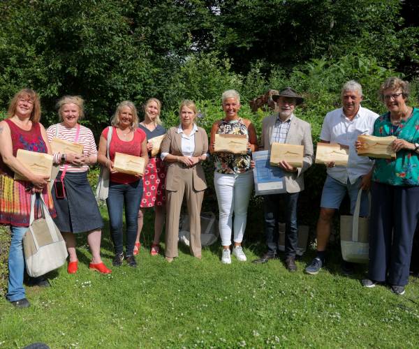 Ambassadeurs Waddenzee Werelderfgoed gehuldigd ook in Oudebildtzijl