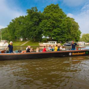 Praamvaren naar het Leeuwarder bos