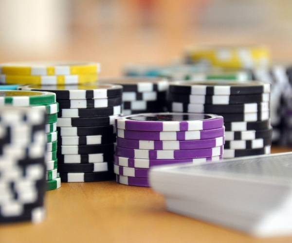 Organiseer een leuke pokeravond met je vrienden in Stiens