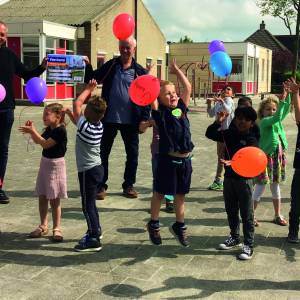 Rabobank keert cheque uit aan obs de Jint