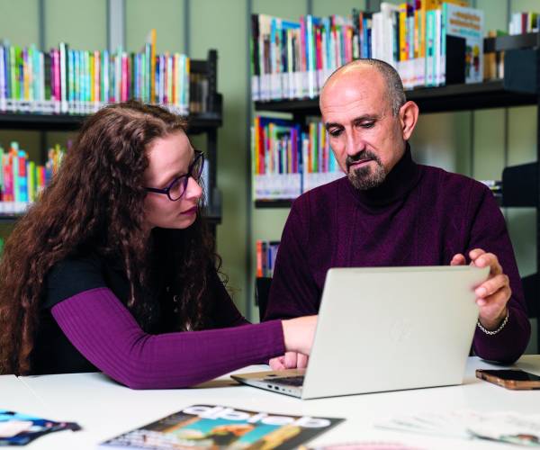 Gratis computercursussen en digi-hulp dbieb Stiens