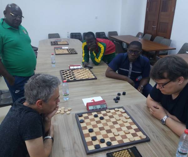 Koplopers na eerste twee rondes GrandMasters en Masters Finals van het African Open