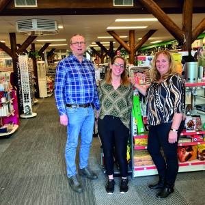 Warenhuis Pijnacker opent in winkel een Marskramer huishoud afdeling