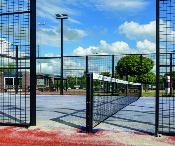 Tennisvereniging Stiens opent twee padelbanen